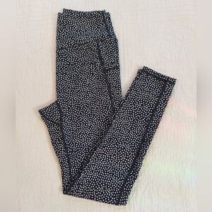LIKE NEW! BuffBunny Rosa Pocket Leggings  Black Bossy Print